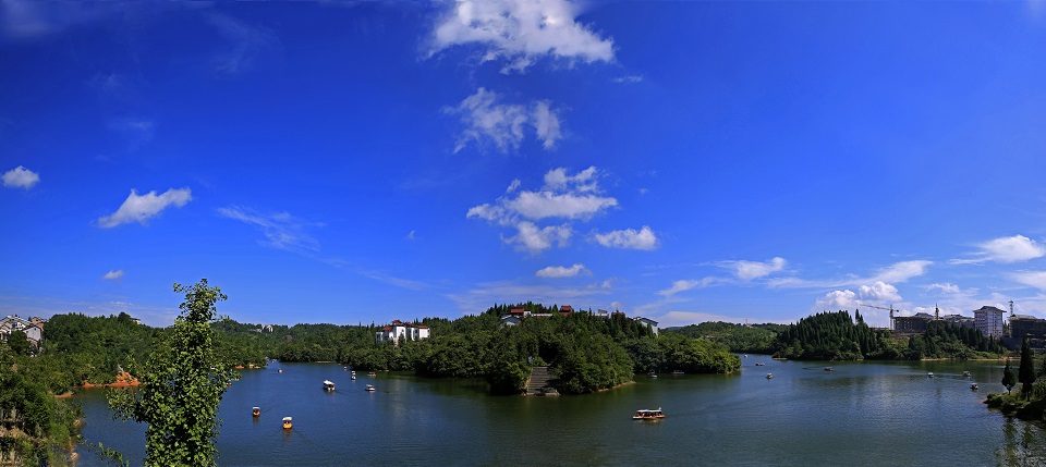 月亮湖风景区