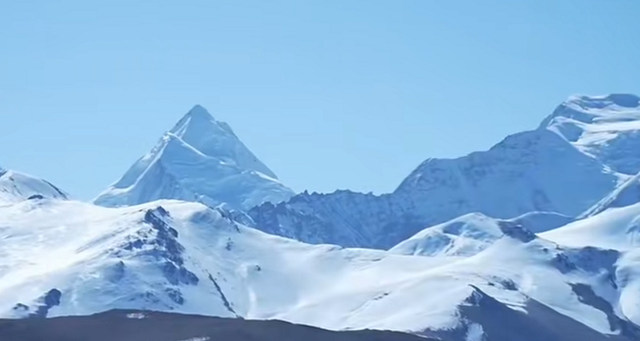 普央岗钦峰