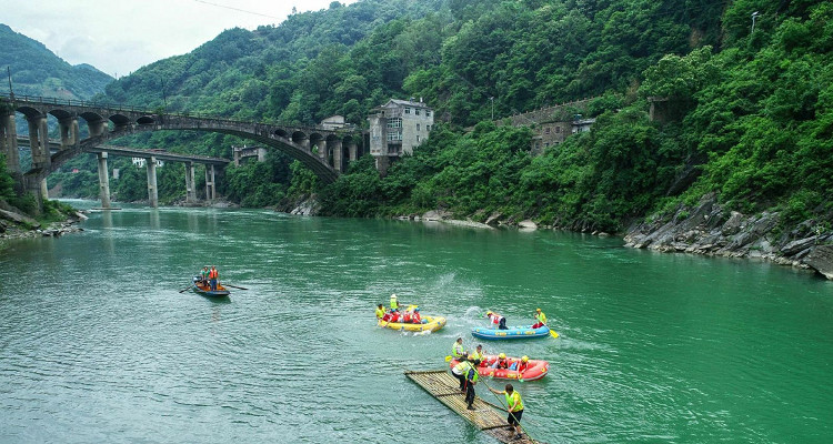 任河漂流