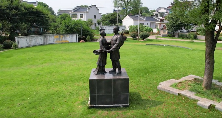 董山里村
