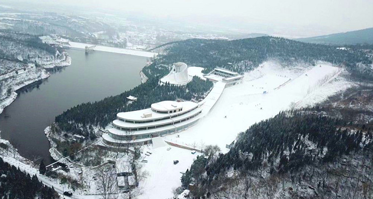 嵩山滑雪滑草場(chǎng)