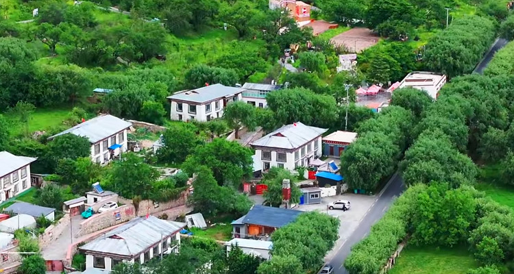 嘎拉村