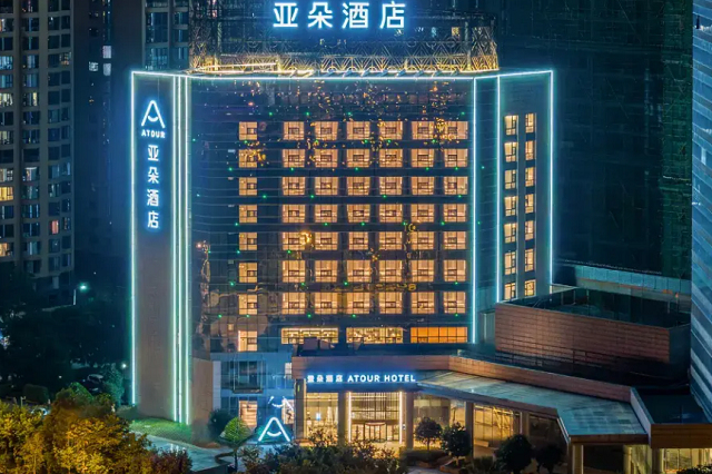 玉溪红塔聂耳音乐广场亚朵酒店