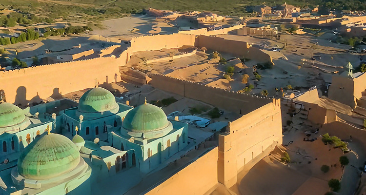 苏里坦苏图克博格拉汗麻扎